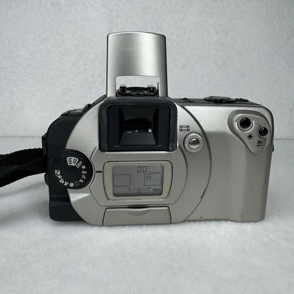 CANON‎ EOS IX 35mm SLR Film Camera - Silver